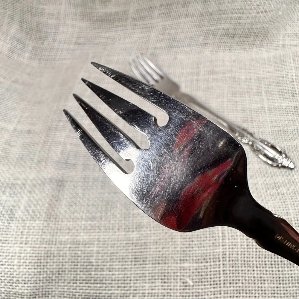 Oneida Distinction Deluxe Stainless Raphael Salad Forks Set of 2 Ornate‎ Floral